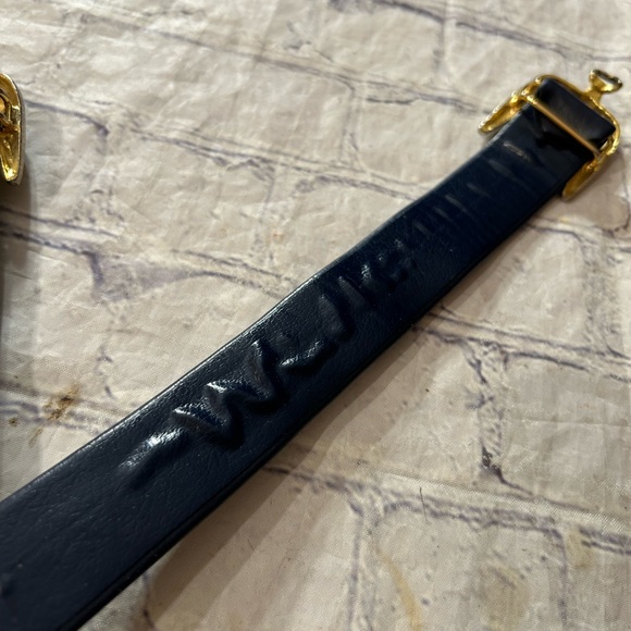 VINTAGE (1973) GOLD TONE TEXTURED DOVES BUCKLE REMOVABLE ON INK NAVY STRAP - Picture 9 of 11